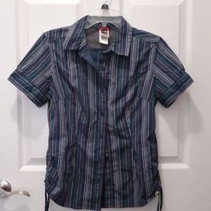 2/$20😸The North Face striped active shirt
